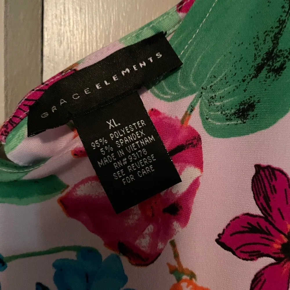 Ladies Beautiful top. - Picture 2 of 7